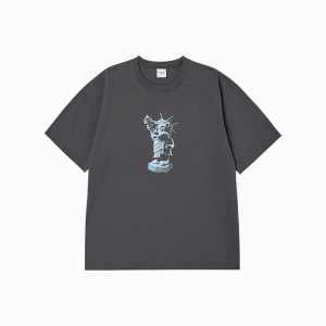 AC BEAR STATUE OF LIBERTY SHORT SLEEVE T-SHIRT CHARCOAL
